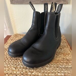 Black waterproof leather Blundstone Chelsea style slip on boot size 7us